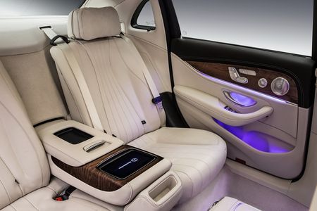 Pikendatud kerega E-klass. Foto: Daimler